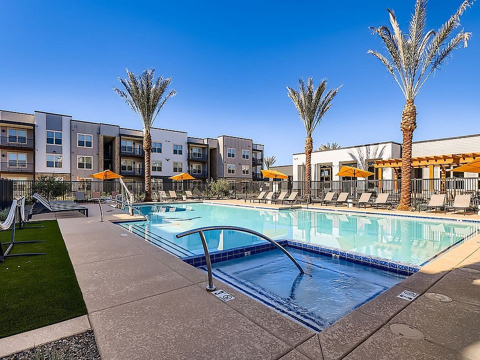 Garrett Mesa Swimming Pool