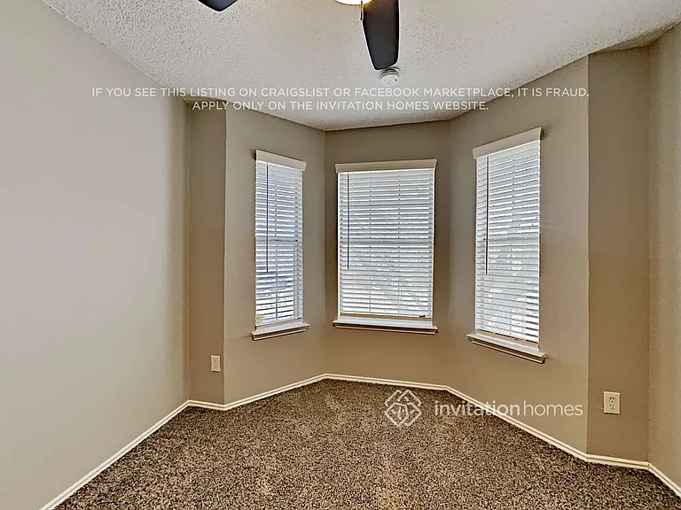 9218 Oak Hollow Dr — Photo 15