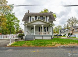 1402 Glenwood Dr, Piscataway, NJ
