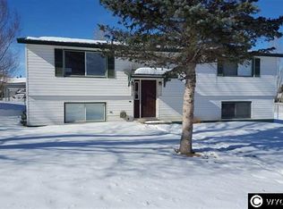 1825 Oklahoma Dr, Green River, WY 82935