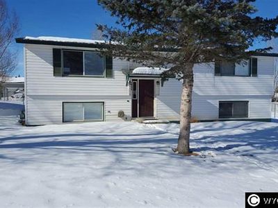 1825 Oklahoma Dr, Green River, WY, 82935