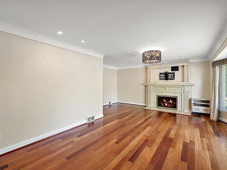 2546 Dorchester Rd — Photo 4