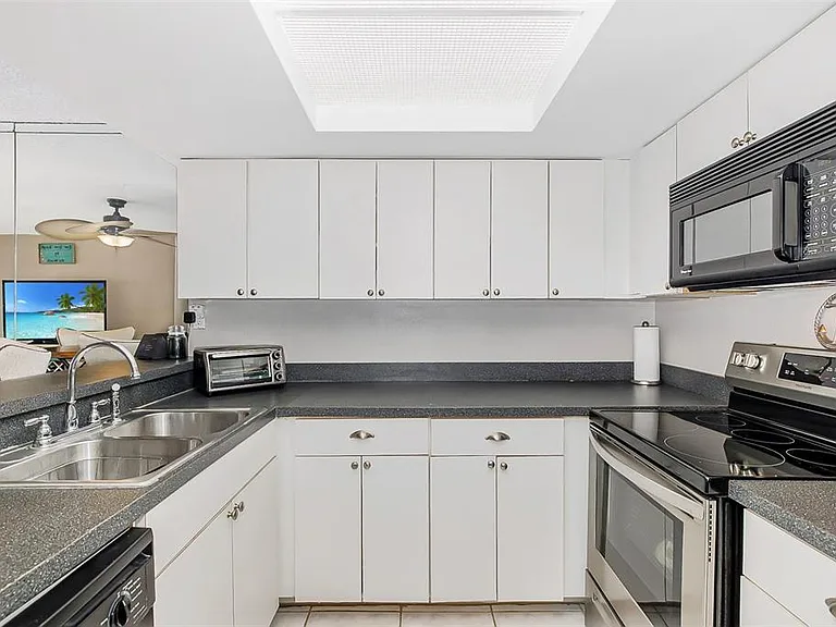 51 Island Way #108 — Photo 21
