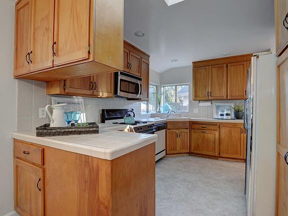 4th image of 15545 Corinne Dr