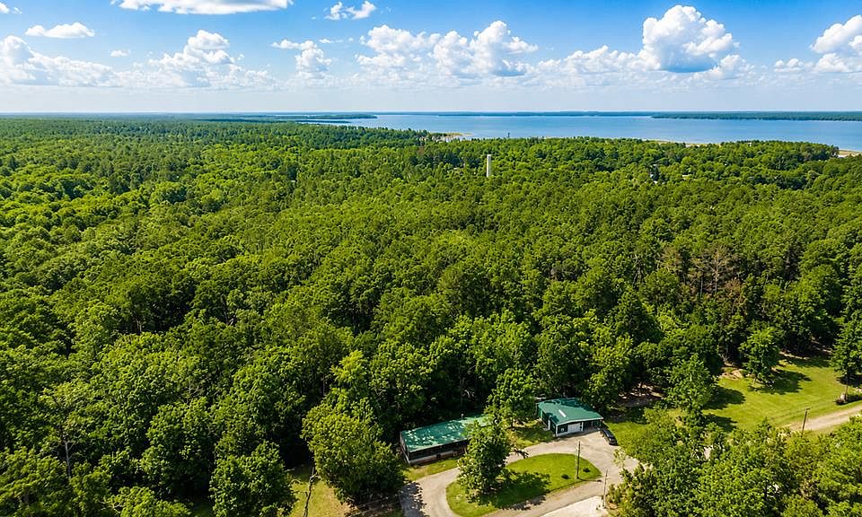 1st image of 250 Honeysuckle Rd