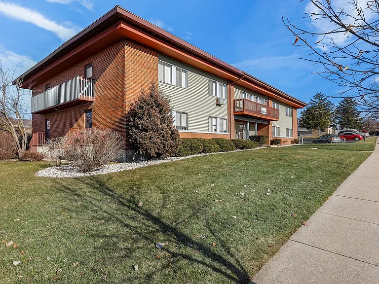 1143 W Carriage Dr #11 — Photo 5