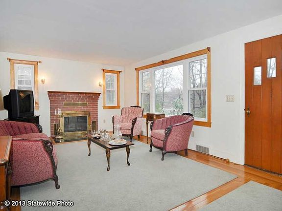 4th image of 11 Lakeside Dr