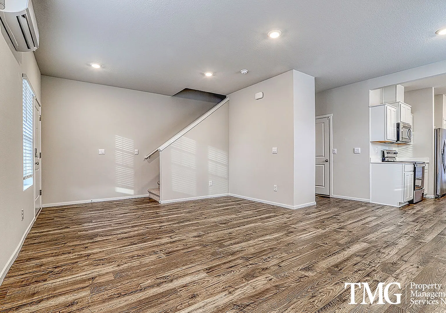 3 Bedroom 2.5 Bathroom Home with Beautiful Finishes!! — Photo 2