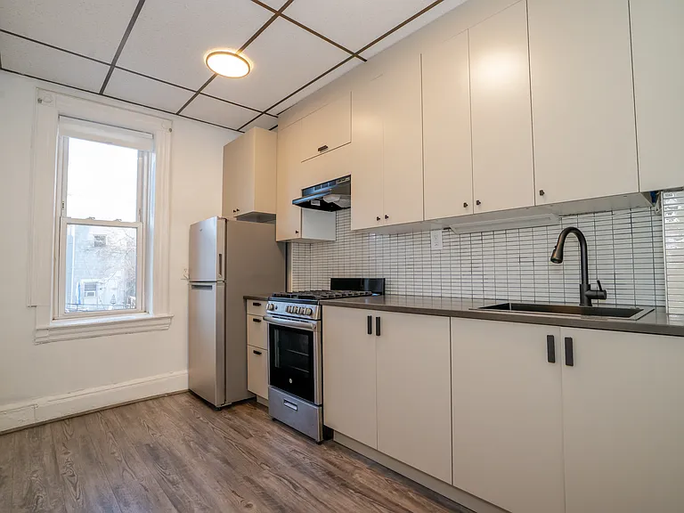 19 Reeve Pl #2R — Photo 3