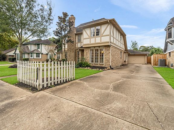 4th image of 4914 Pocahontas Dr