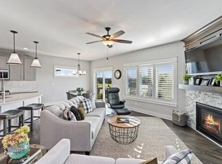 9110 Canyon St, West Des Moines, IA 50266