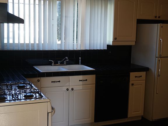 3rd image of 2537 Patrick Henry St