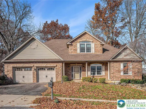 3186 Overlook Dr, Emmaus, PA 18049