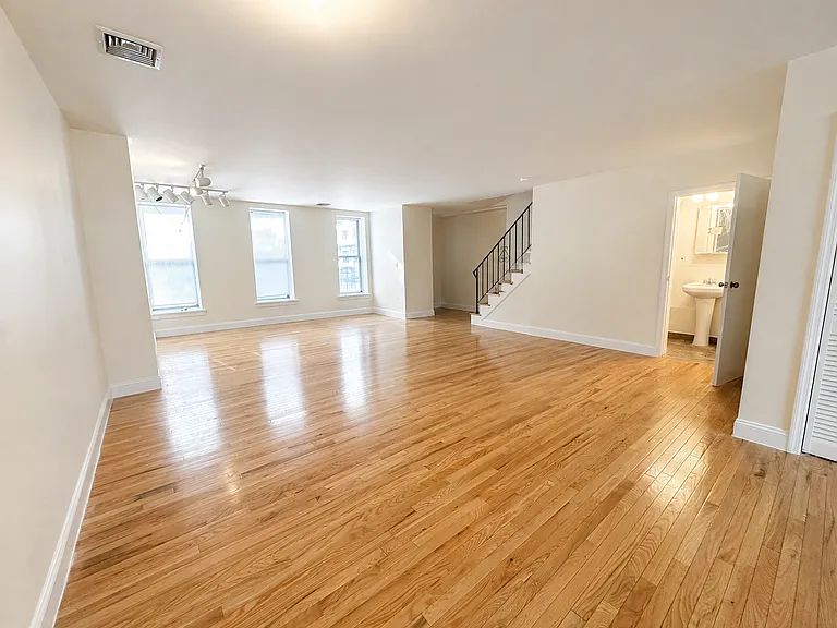 231 Adams St #231 — Photo 6