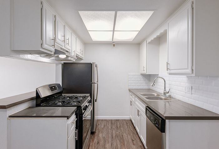 1st image of 11702 Menlo Ave