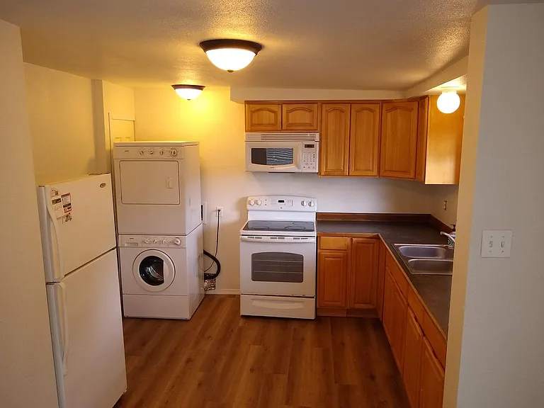 1390 Retsil Rd E — Photo 11