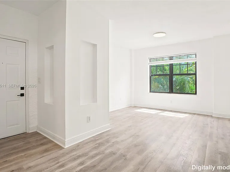934 Michigan Ave #209 — Photo 1