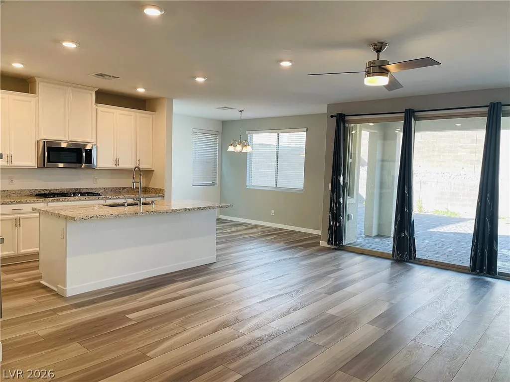 3 bed, 2.5 bath, 1835 sqft, $2,895 — Photo 3