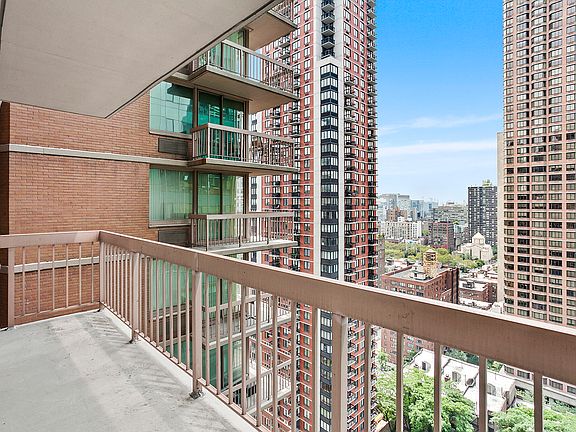 3rd image of 235 E 40th St APT 20B