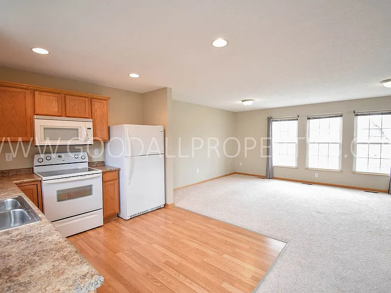 4319 153rd St — Photo 6