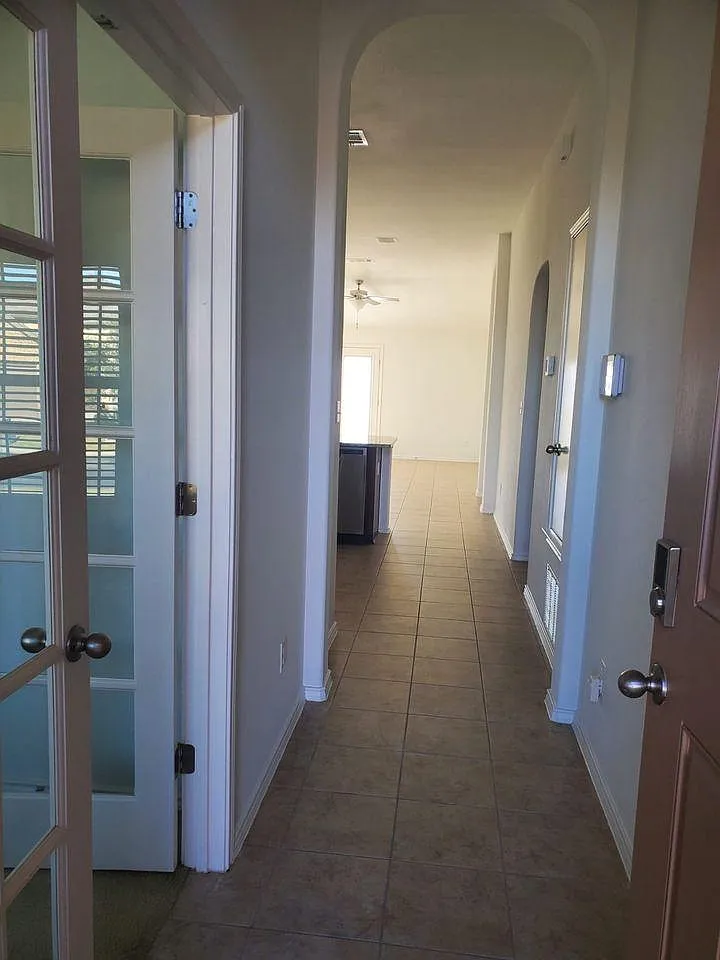 3 bed, 1600 sqft, $2,095 — Photo 2