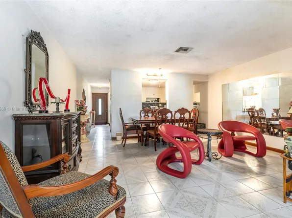 1807 W 68th St #1807, Hialeah, FL 33014