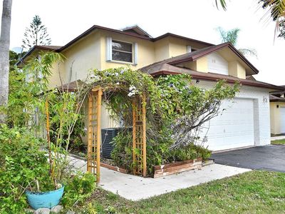 570 Lakeside Cir, Sunrise, FL, 33326
