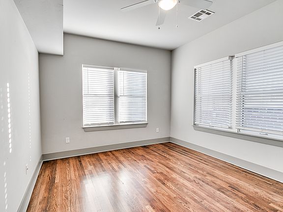 5th image of 2808 N Robinson Ave #1