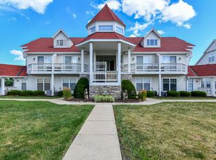 2104 Landings Ln, Delavan, WI 53115