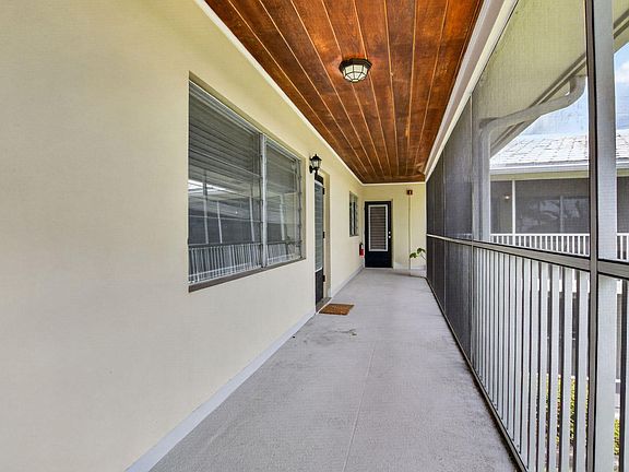 4th image of 426 NE 7th Avenue #2B