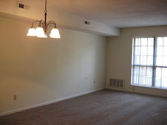 3rd image of 504 Green Mountain Cir #101