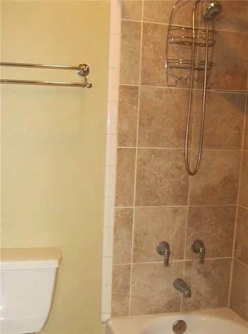 214 W Hickory St — Photo 10