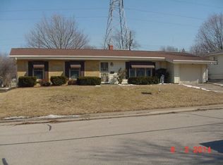 3184 N Christine Dr, Decatur, IL 62526