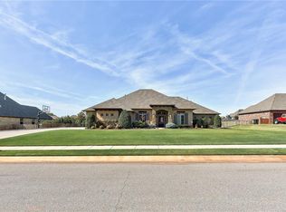 22947 Crossfield Ct, Edmond, OK 73025