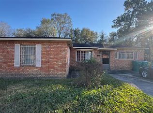 1913 Lincoln Dr, Orange, TX 77630