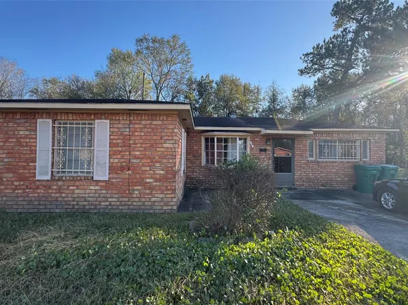 1913 Lincoln Dr, Orange, TX 77630