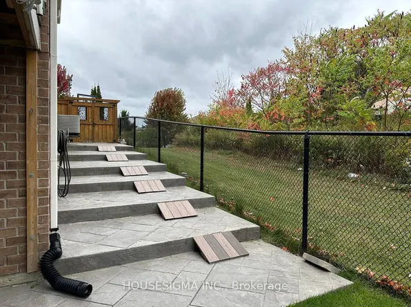 3 Pheasant Dr, Richmond Hill, ON L4E 3S9