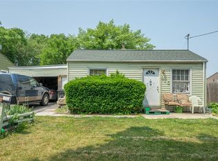 910 E 27th Ct, Des Moines, IA 50317