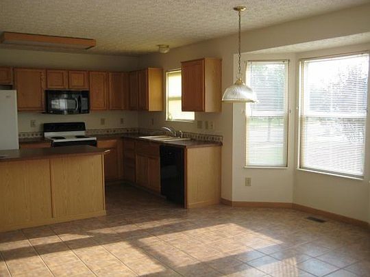 3rd image of 548 Harbinger Ct