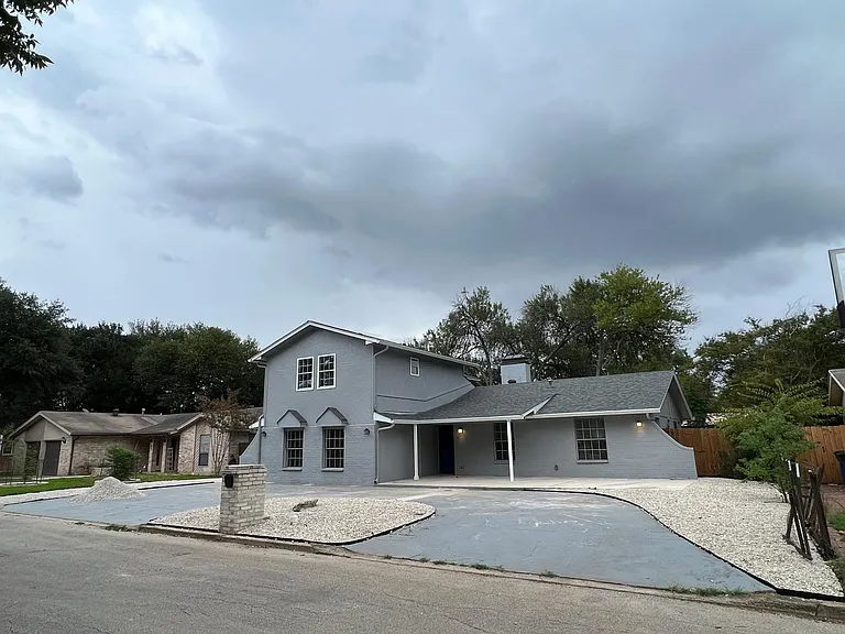 707 Dallas St — Photo 3