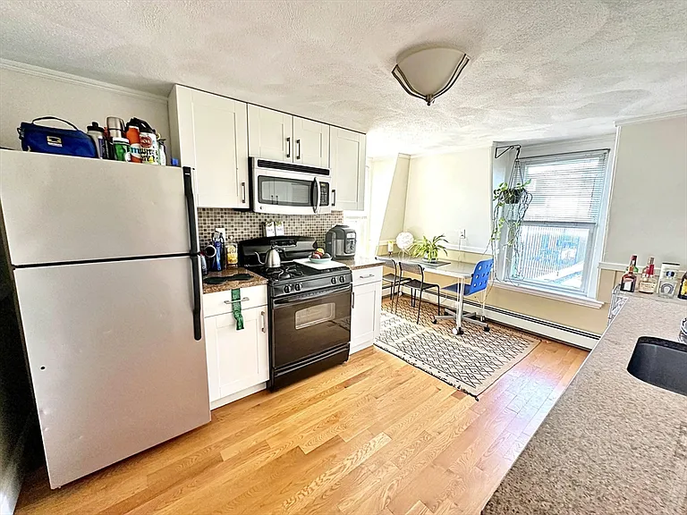 242 Princeton St #3 — Photo 4