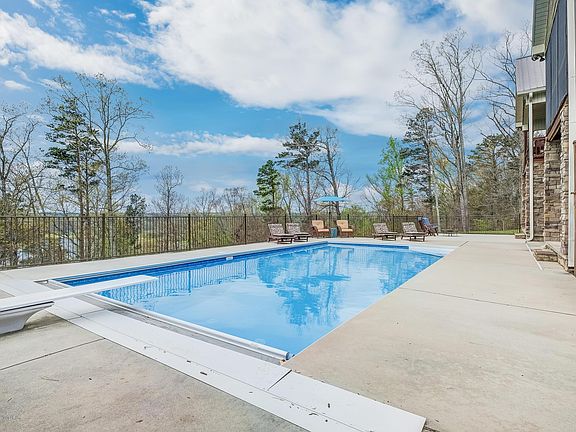 Image 5: Pool