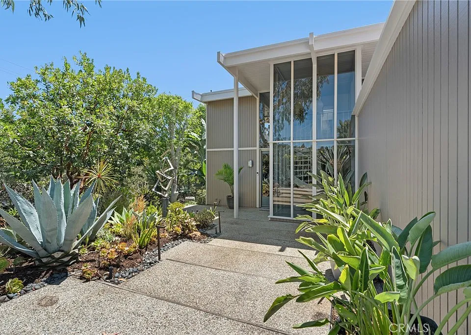 1494 Bluebird Canyon Dr
