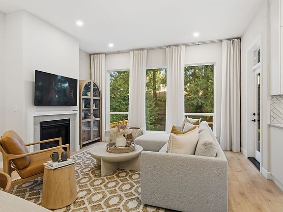 3rd image of 3058 Brigette St