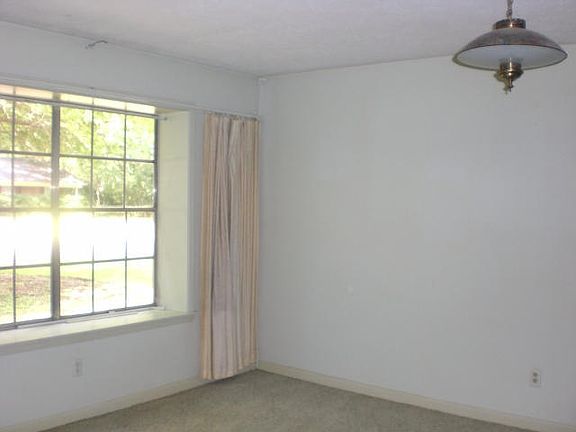 4th image of 104 Woodcrest Dr