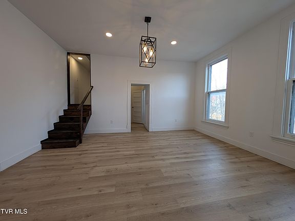 2nd image of 502 Lee St #4