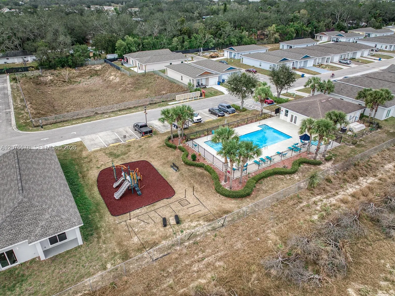 3 bed, 2.0 bath, 1330 sqft, $1,700 — Photo 4