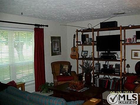 4th image of 53 W Townhouse Ln