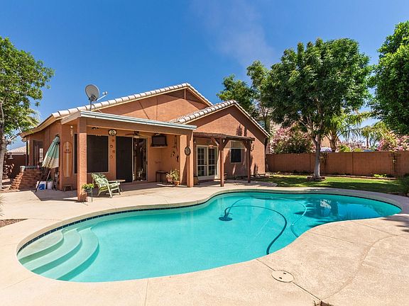 2nd image of 1424 S Park Grove Cir