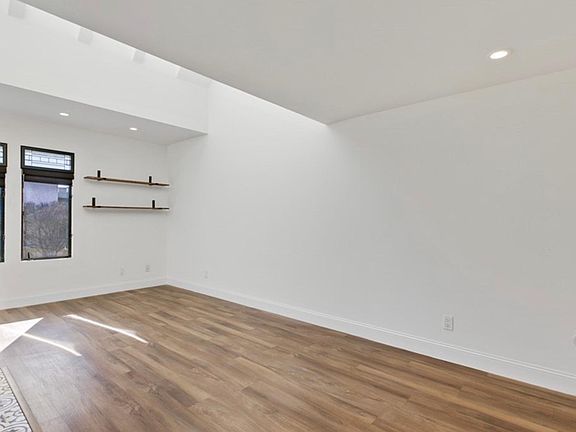 5th image of 1623 Ramona Ave